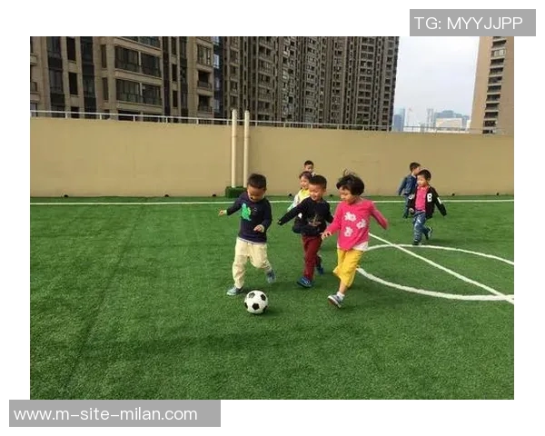 少儿足球规则详解与实践指南助力孩子快乐成长与团队合作 少儿足球规则详解与实践指南助力孩子快乐成长与团队合作