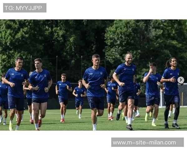 新西兰足球服的设计理念与文化象征解析，展现球队精神与国家特色